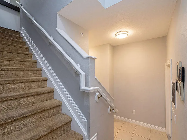 261 SW 6th Pl — Photo 39