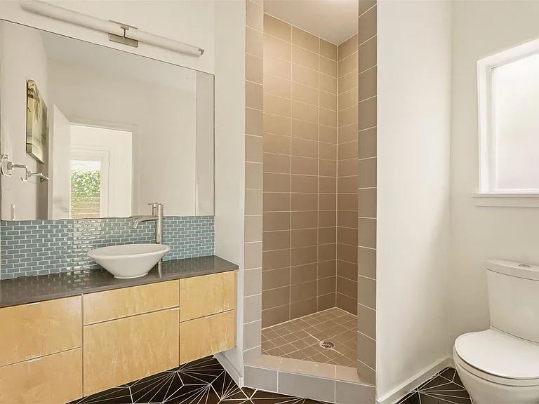 1823 Southmore Blvd — Photo 15