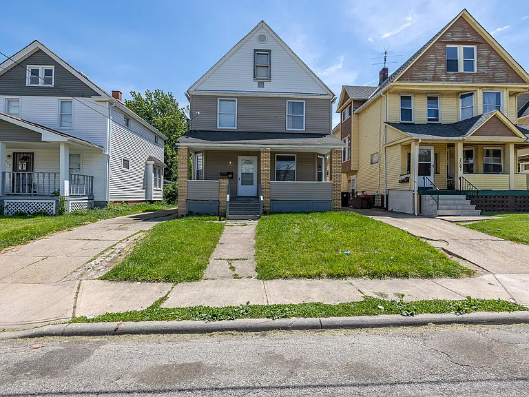 2063 W 104th St — Photo 2