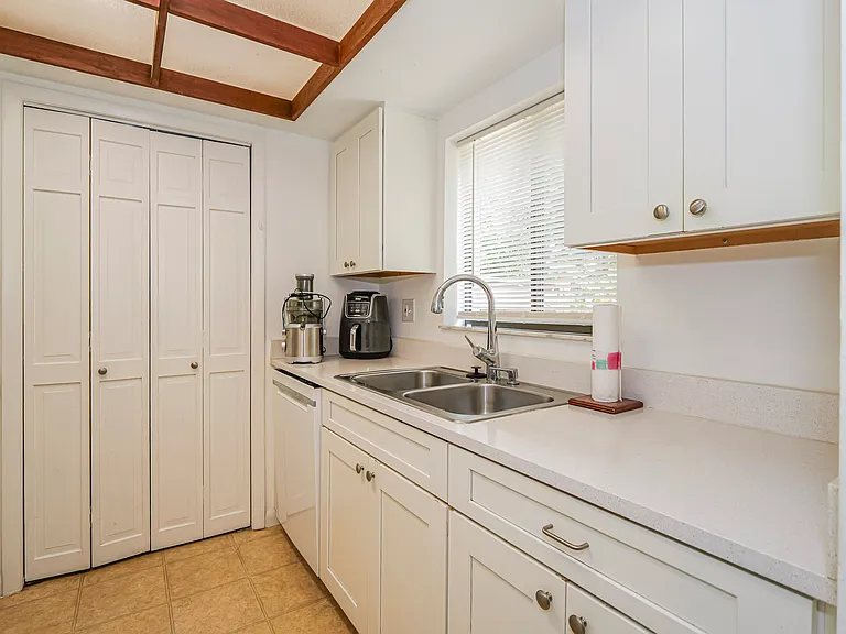 1057 6th Ave #B7 — Photo 8