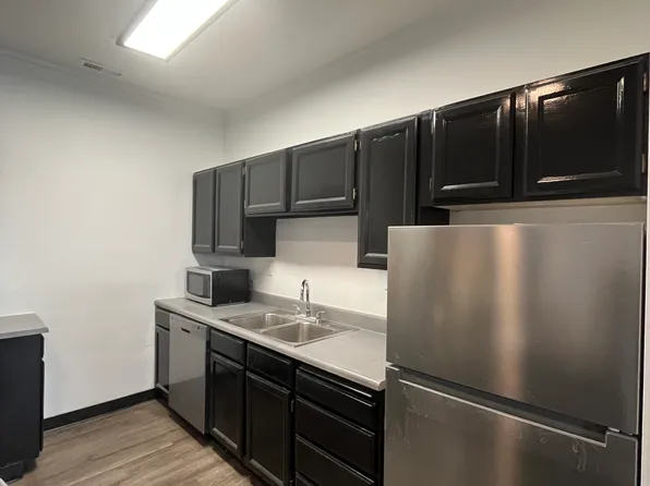 915 1/2 W Broadway Ave APT 1, Spokane, WA 99201