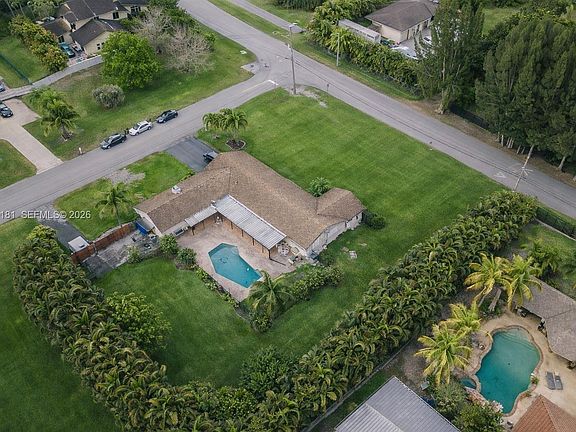 4th image of 4801 SW 202nd Ave