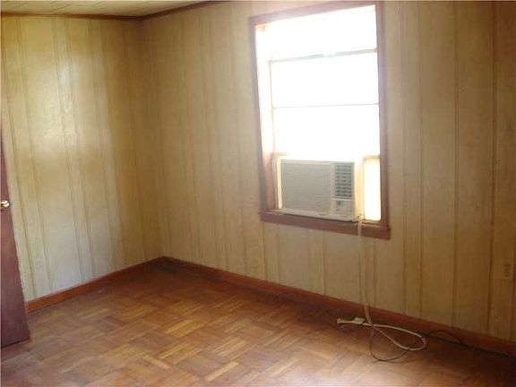 5th image of 1035 Brady St
