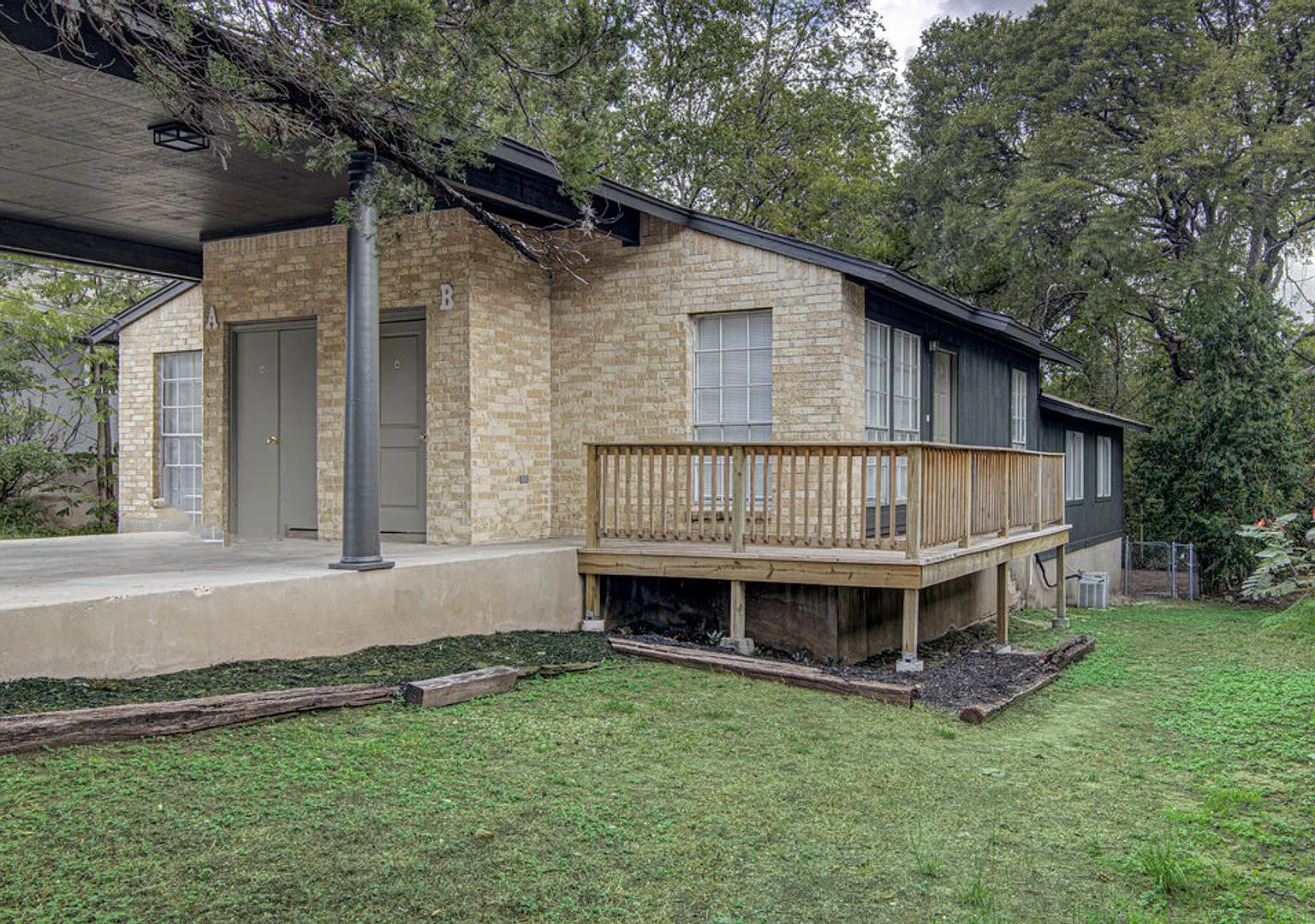 404 W Dittmar Rd — Photo 3