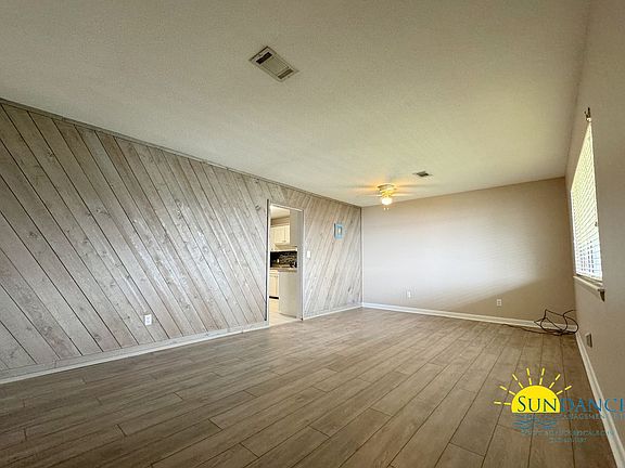 3rd image of 726 Eglin Pkwy #B9