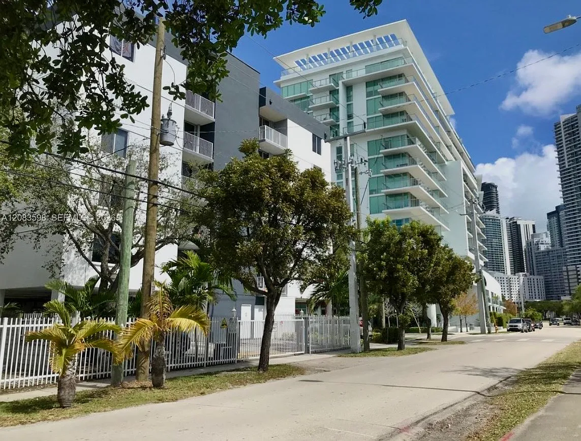 2 bed, 616 sqft, $2,300 — Photo 1
