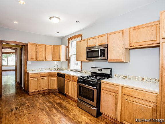 3rd image of 3063 N Gresham Ave