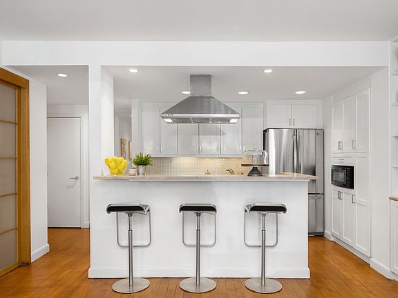4th image of 359 W 11th St APT 1B