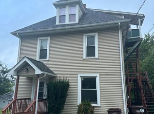 633 S Center St #B, Grove City, PA 16127