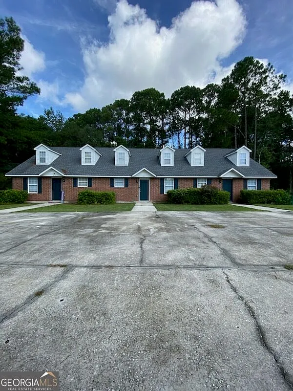 3 bed, 2.0 bath, 1290 sqft, $1,500 — Photo 2