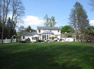 30 Hiawatha Dr, Guilderland, NY 12084