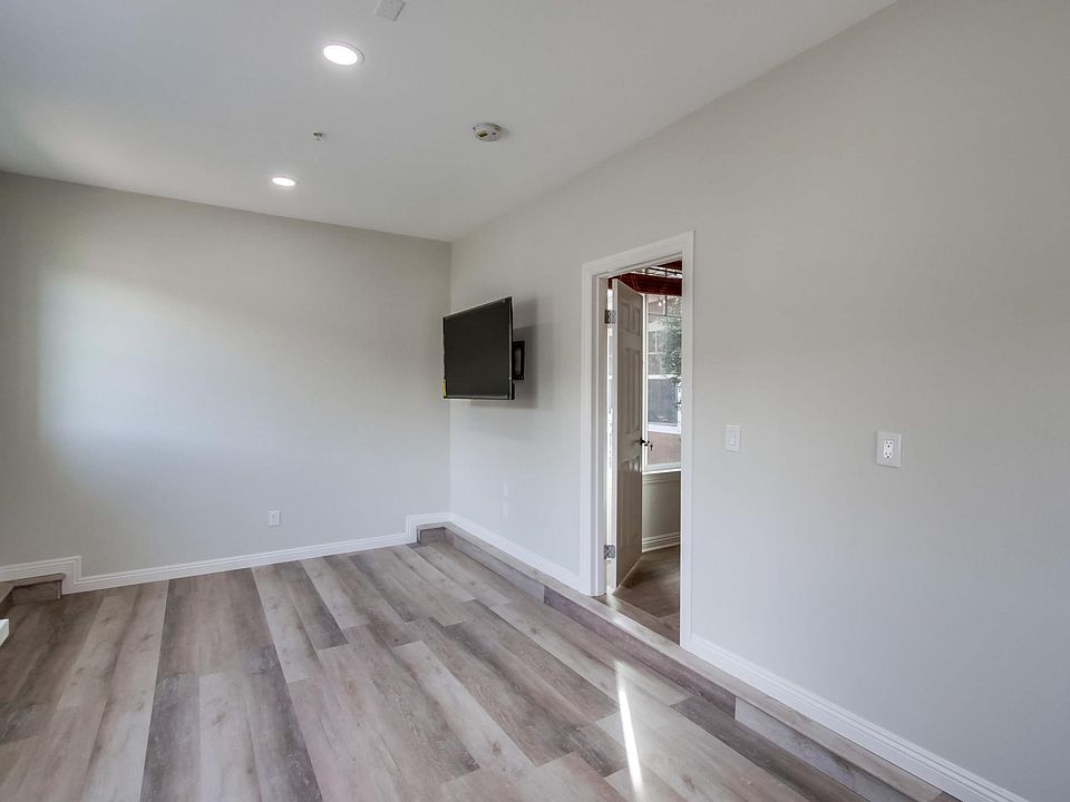 1st image of 16092 Falcon Crest Dr