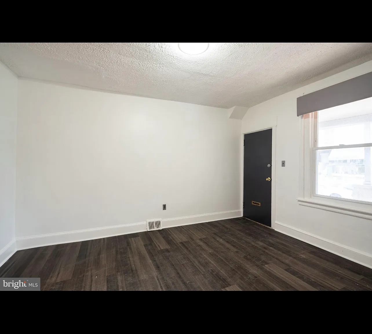 6018 N Lambert St — Photo 4