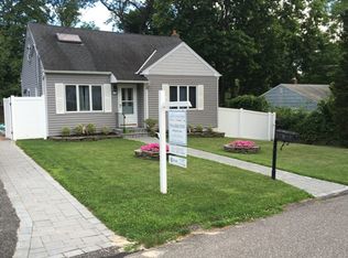 19 Clearfield Pl, Huntington, NY 11743