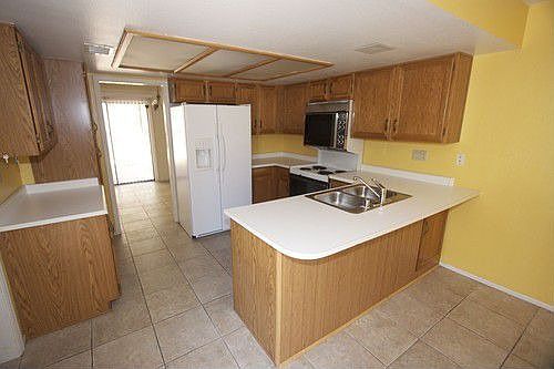 3rd image of 1656 N Sierra Vista Dr