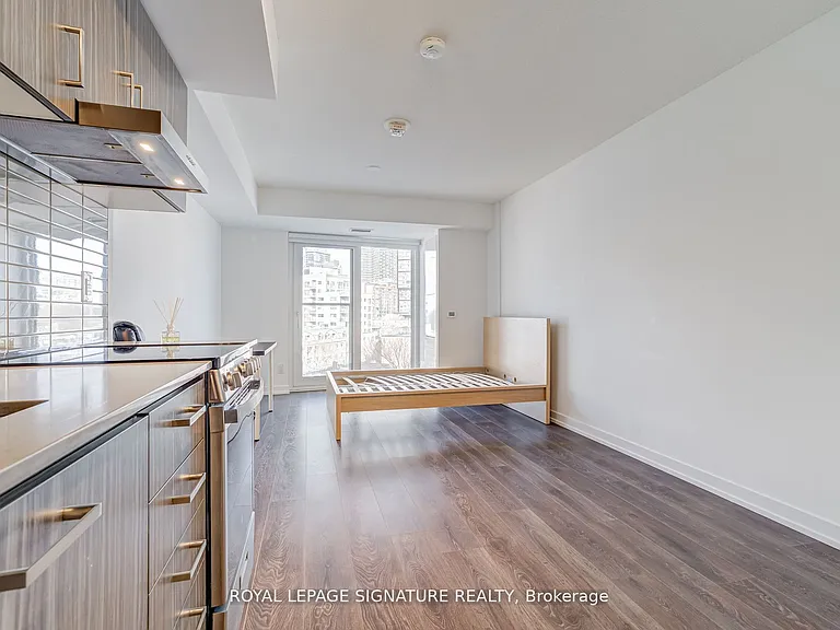 219 Dundas St E #810 — Photo 7