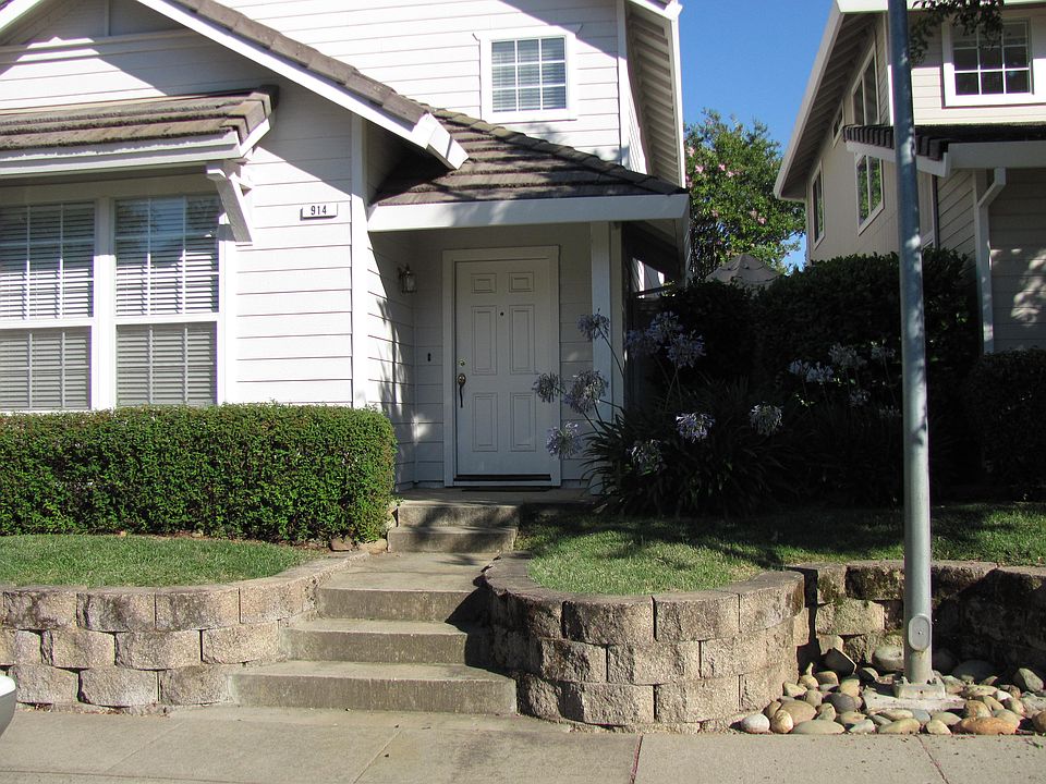 1st image of 914 Blue Rapids Dr