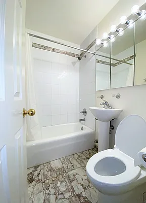Rented by City Connections Realty | media 5