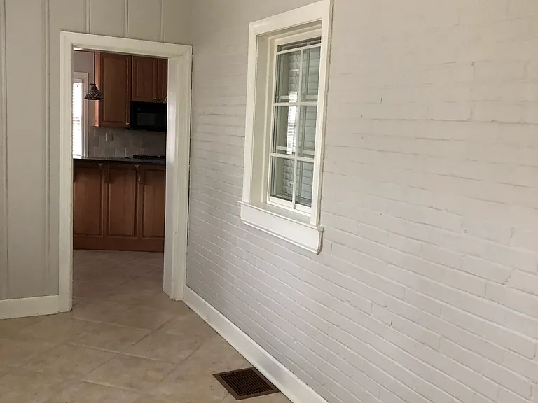1453 Tates Creek Rd — Photo 2