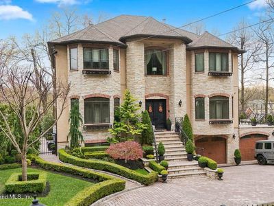 563 Todt Hill Rd, Staten Island, NY, 10304