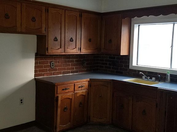 5th image of 897 West Ave