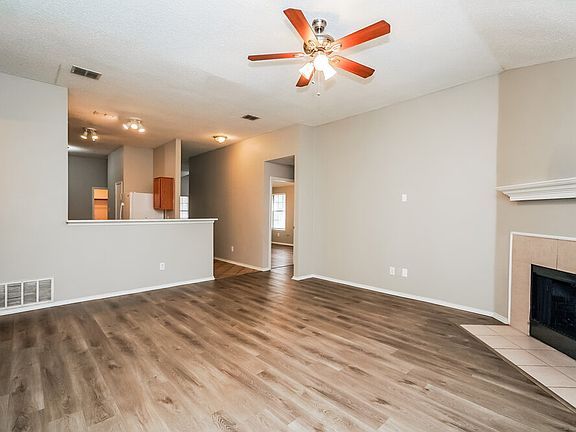 5th image of 813 Edgehill Rd