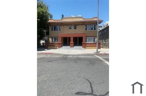 165 1/2 E 12th St Photo 1