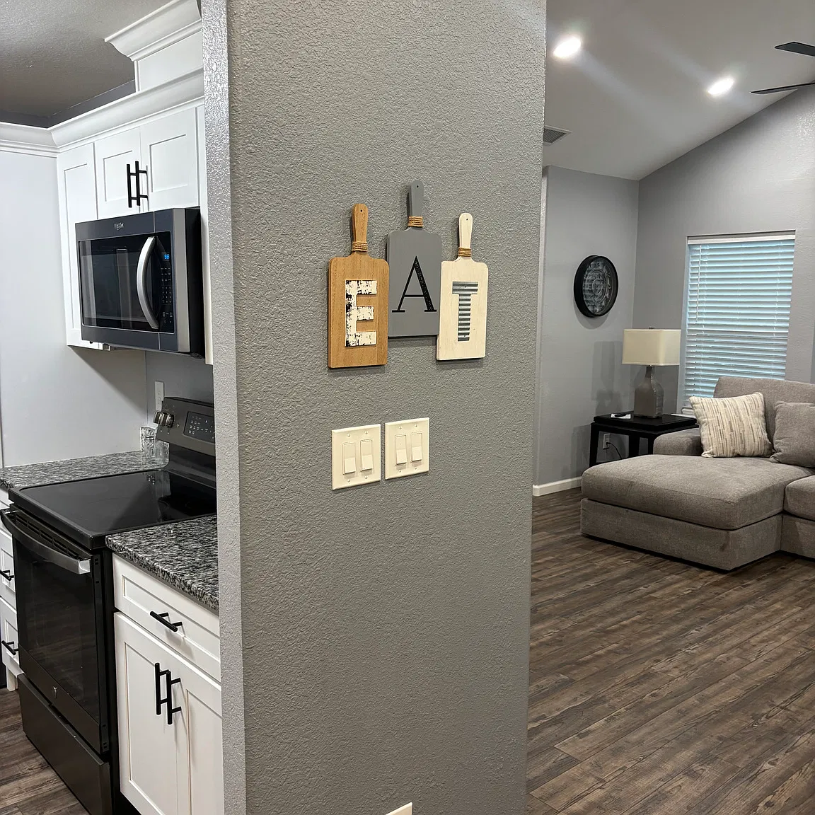 3 bed, 1660 sqft, $3,390 — Photo 2