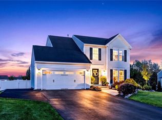 3205 White Pine Ln, Macedon, NY 14502