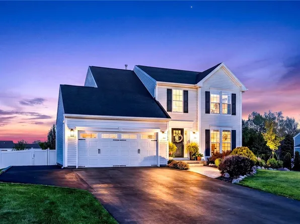 3205 White Pine Ln, Macedon, NY 14502