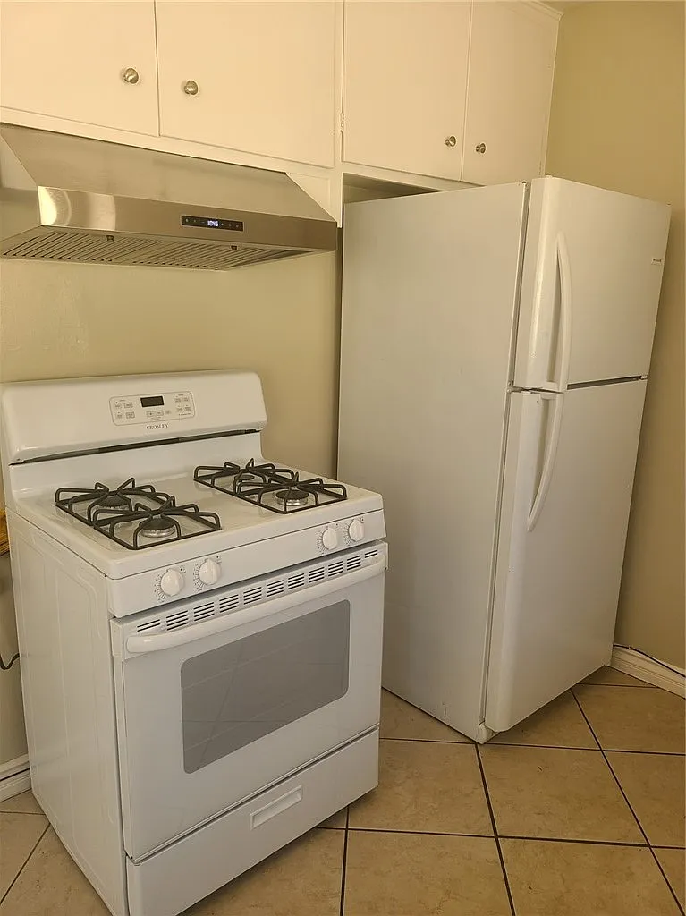 2 bed, 950 sqft, $2,000 — Photo 3