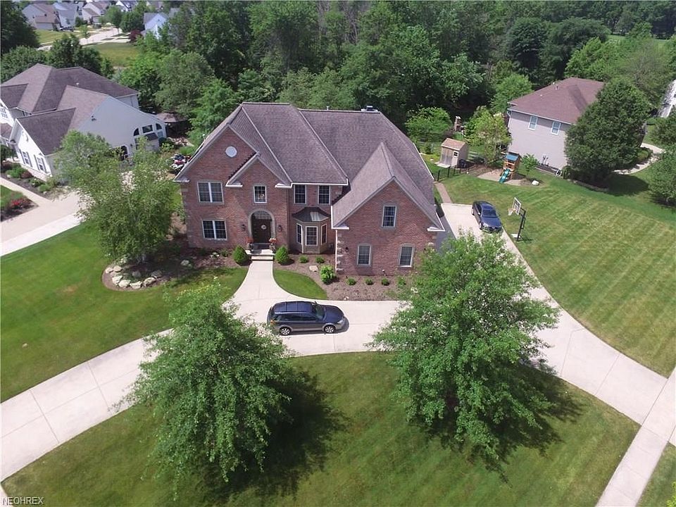 1st image of 320 Crestwood Dr