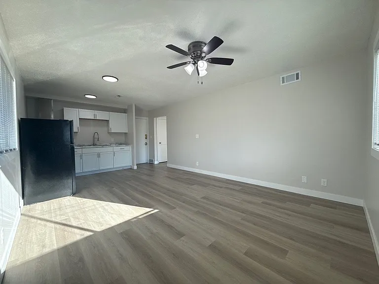 2119 Arbor St — Photo 16