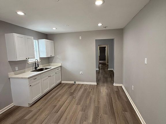 4th image of 4315 Chapman St