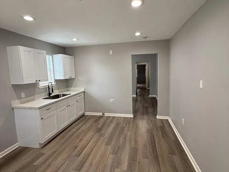 4315 Chapman St — Photo 4