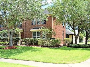 52 Cranberry Ct, Lake Jackson, TX 77566