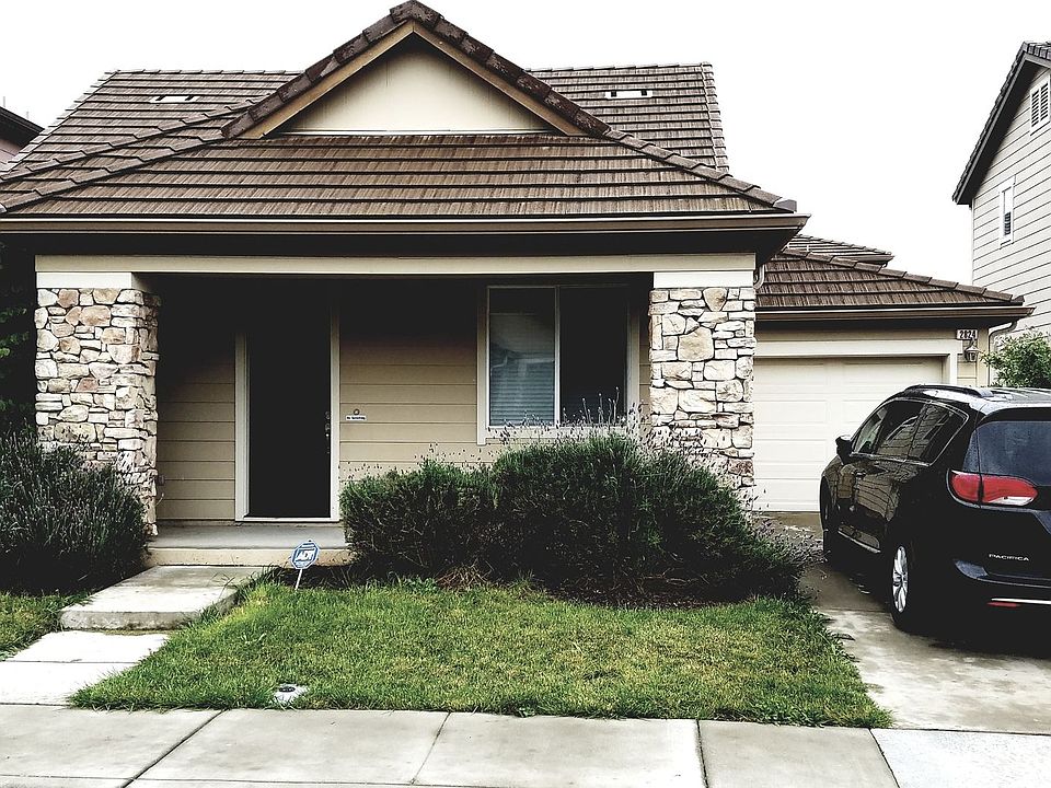 1st image of 2824 Clarence Ln