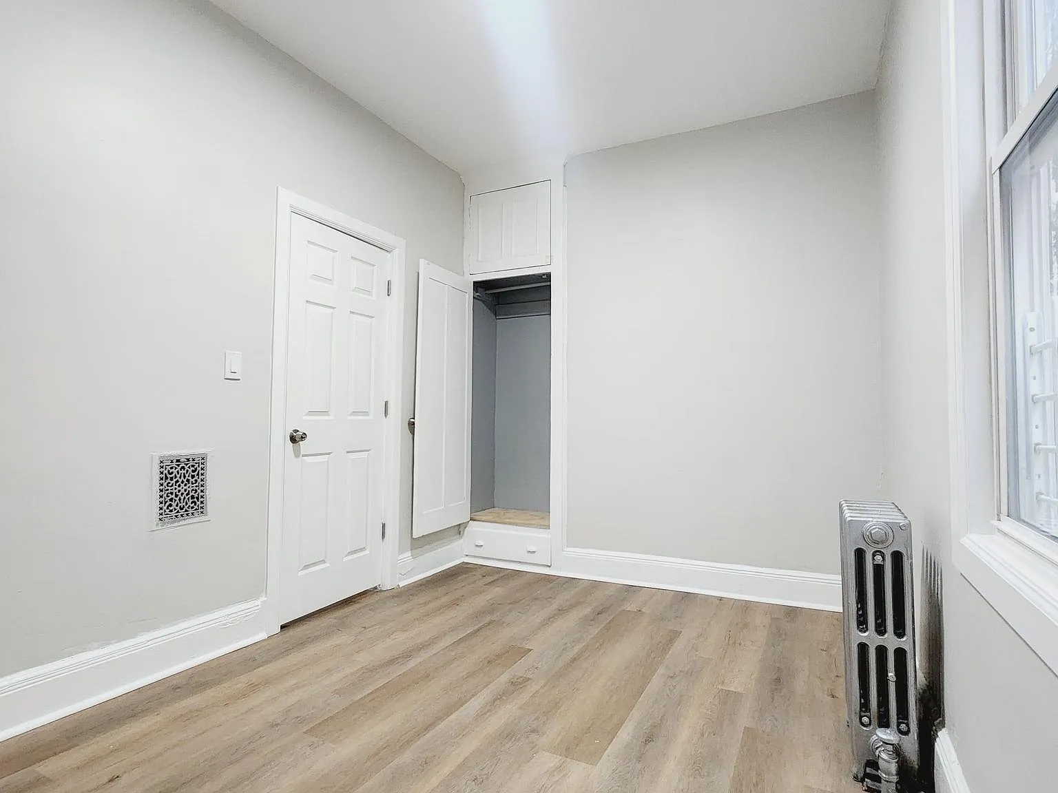 3 bed, 1000 sqft, $2,400 — Photo 4
