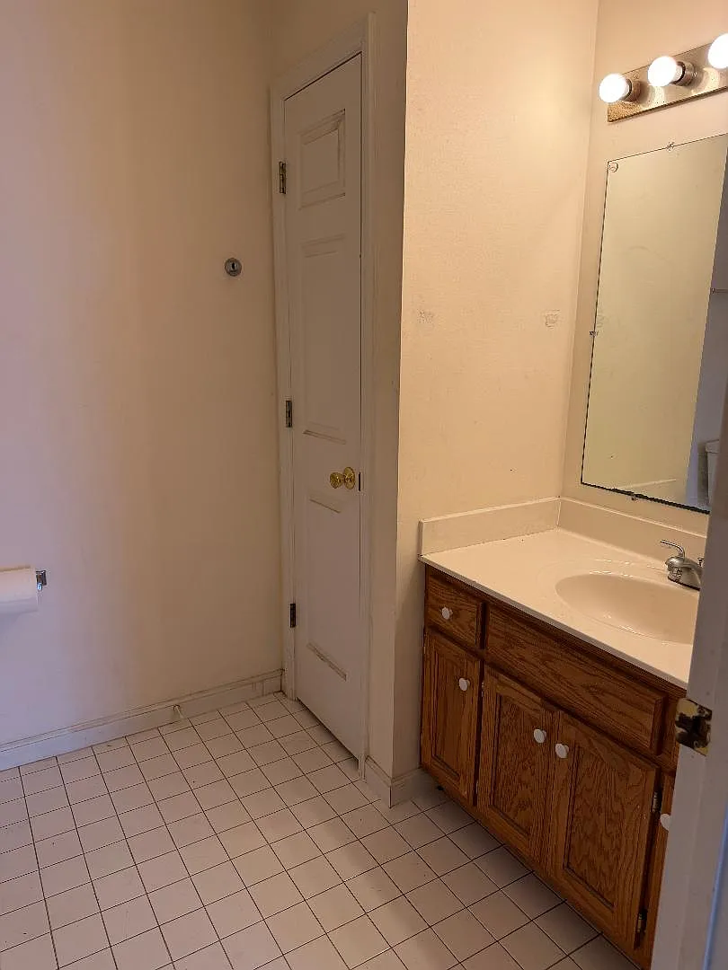 Another View of Bathroom 1 - 1118 Toddington Dr