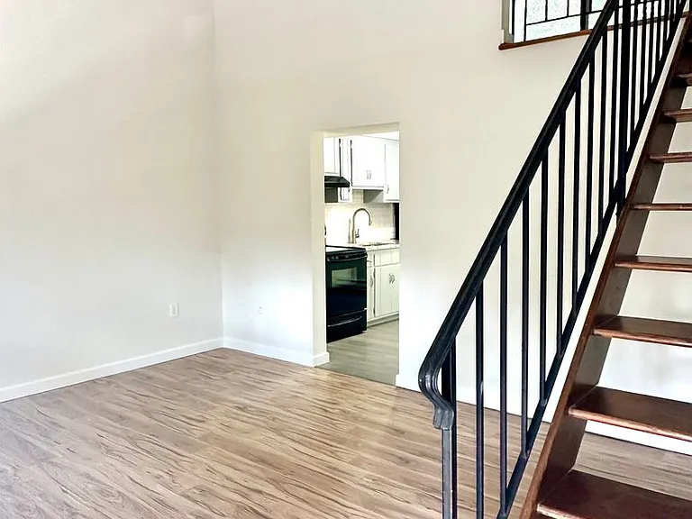 17 Farmington Ave — Photo 1
