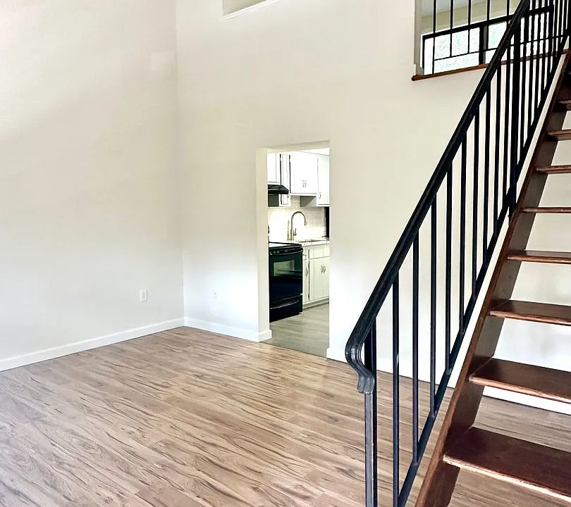 17 Farmington Ave