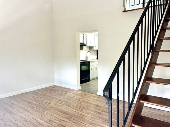 17 Farmington Ave