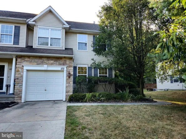 173 Hidden Dr, Blackwood, NJ 08012