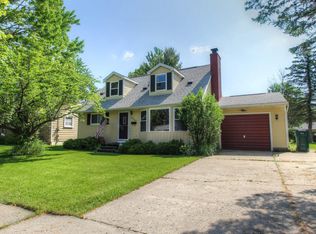3211 Lawdor Rd, Lansing, MI 48911