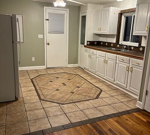 4th image of 81 Longfellow Dr