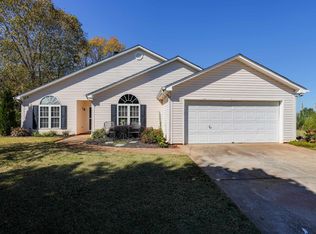 4 Grackle Ct, Simpsonville, SC 29680