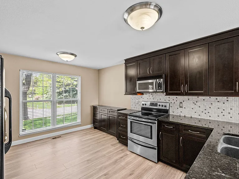 2700 Perry St — Photo 27