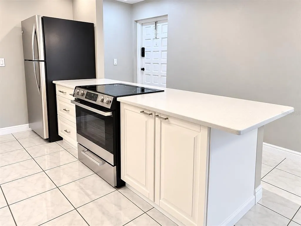 2 bed, 2.0 bath, 1050 sqft, $1,750 — Photo 3