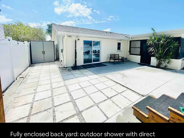 Fully enclosed back yard. Outdoor shower.