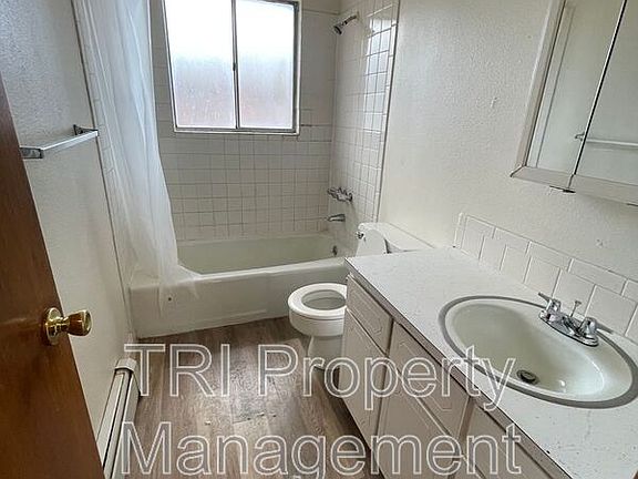 4th image of 824 30th Avenue Pl #2